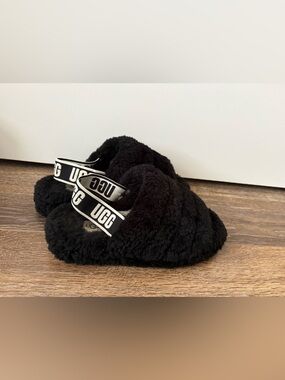 UGG Fluff  Yeah Slides Sz 8